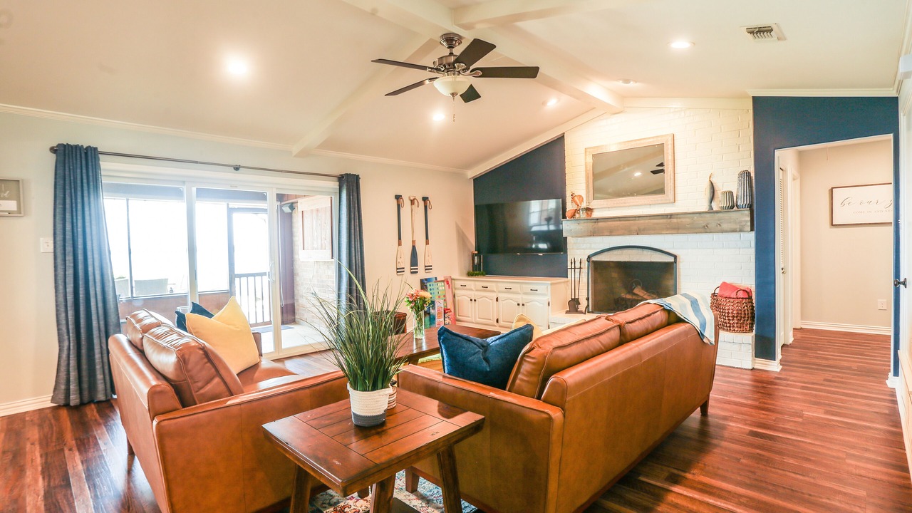 Photo of Livingroom in Emory