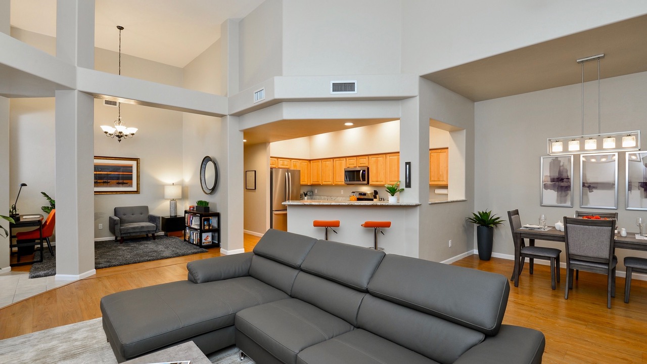 Photo of Livingroom in Carmel Pointe