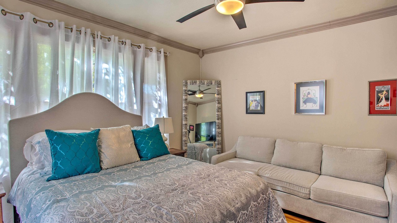 Photo of Bedroom in Lower Greenville