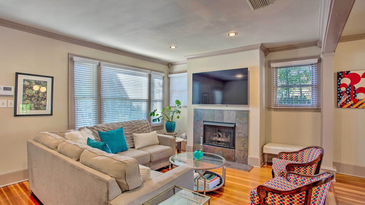 Photo of Livingroom in Lower Greenville
