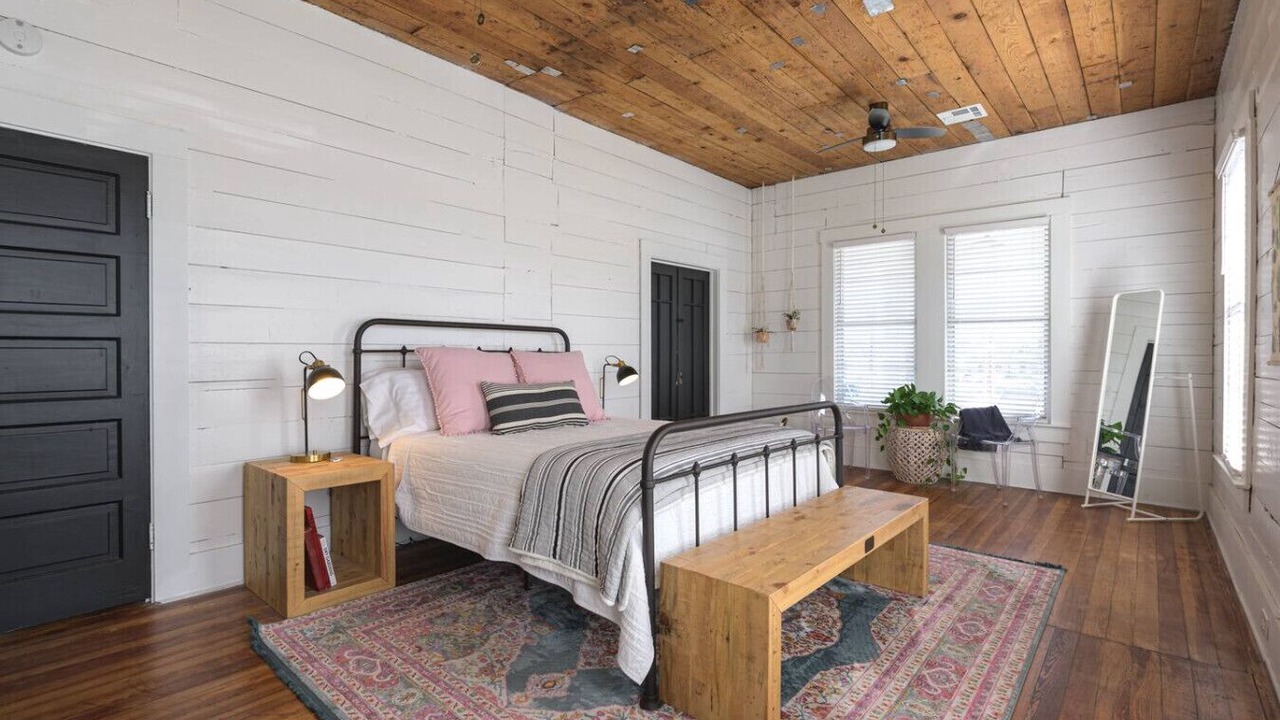 Photo of Bedroom in Austin Ave.