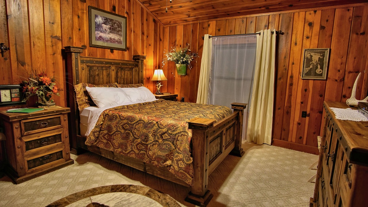 Photo of Bedroom in Glen Rose
