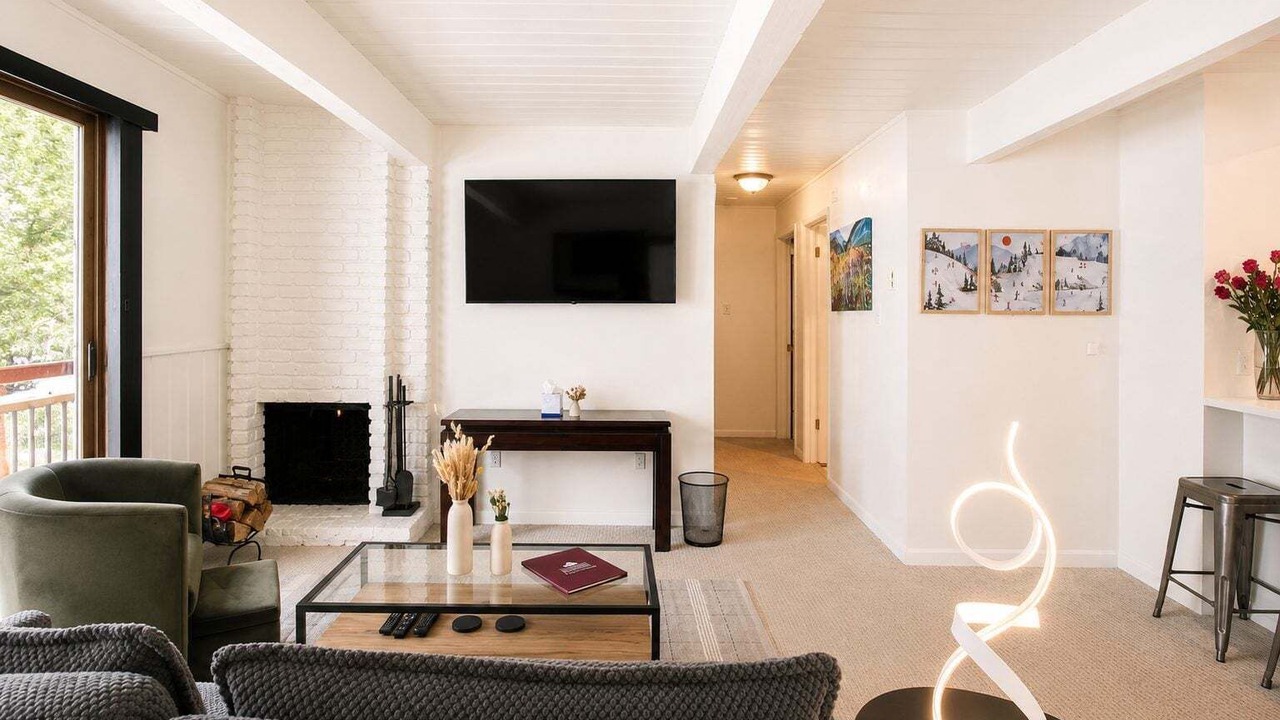 Photo of Livingroom in Downtown