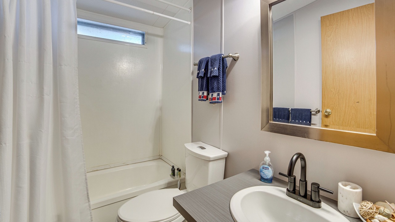 Photo of Bathroom in Pottsboro