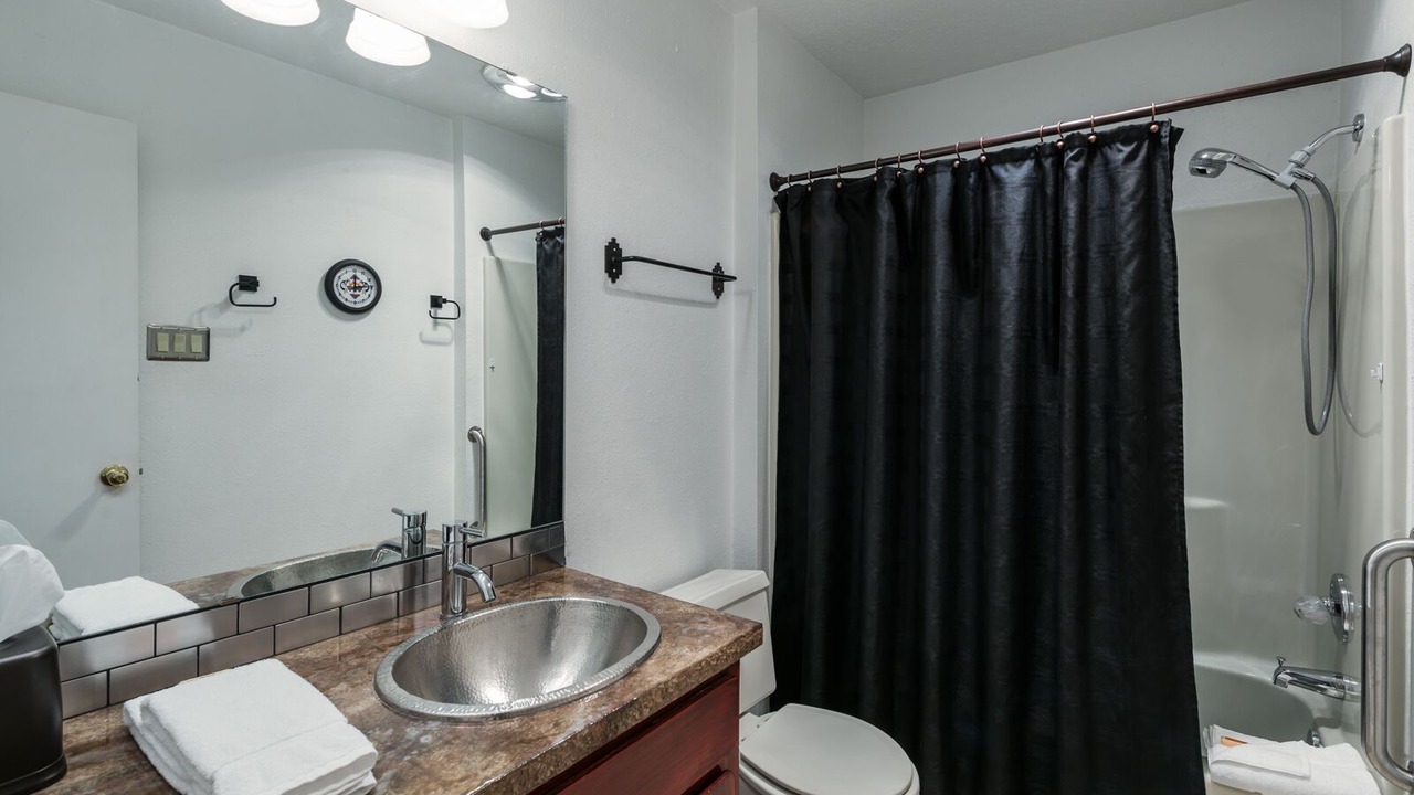 Photo of Bathroom in Ruidoso