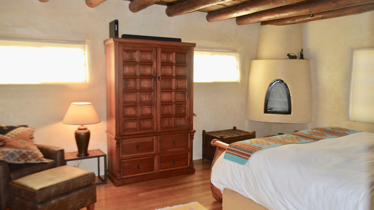 Photo of Livingroom in Historic Eastside