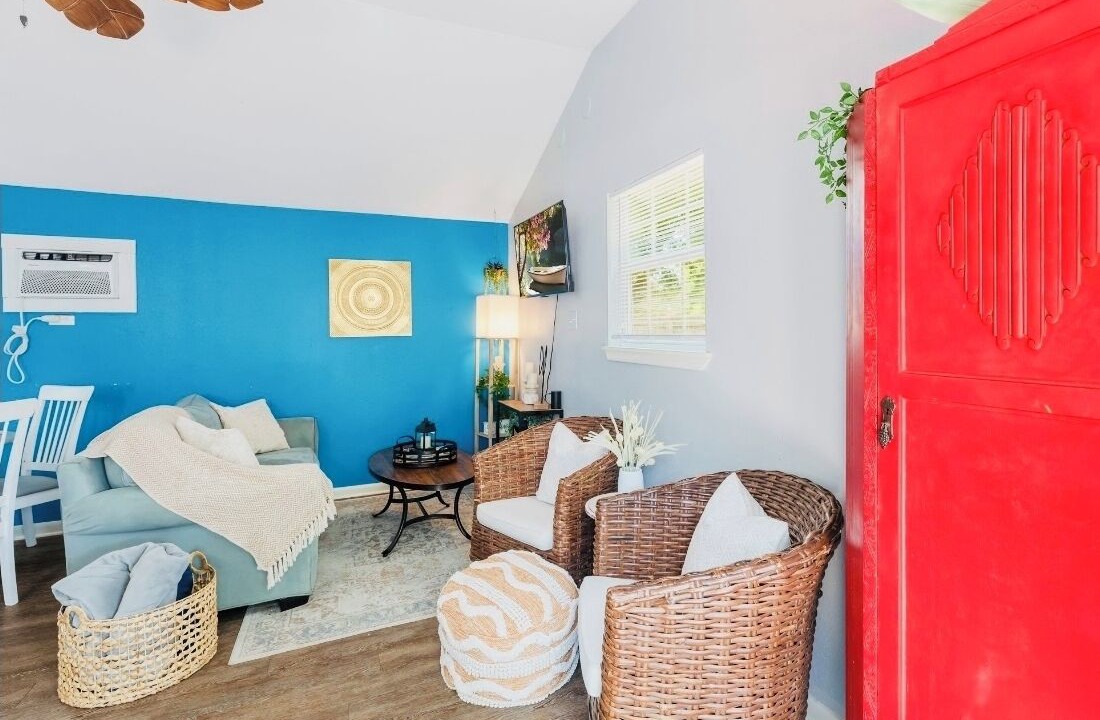 Photo of Livingroom in College Hills Estates