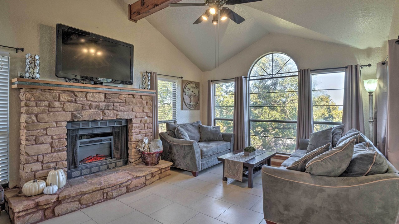Photo of Livingroom in Briarcliff