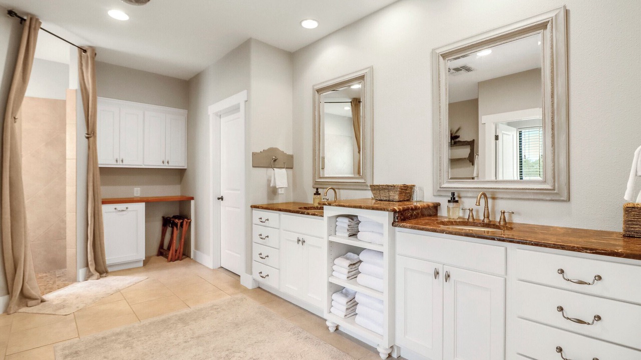 Photo of Bathroom in Canyon Lake
