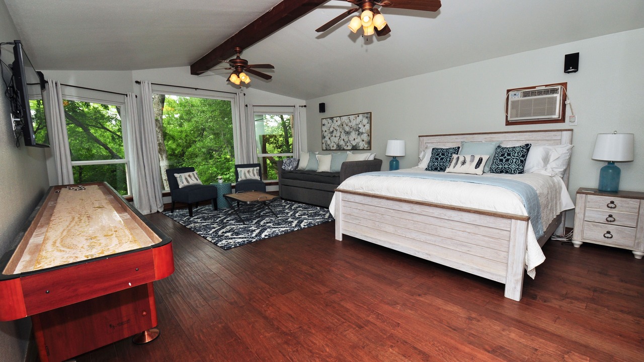 Photo of Bedroom in McQueeney