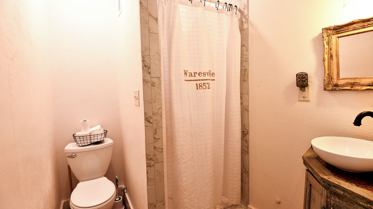 Photo of Bathroom in Utopia