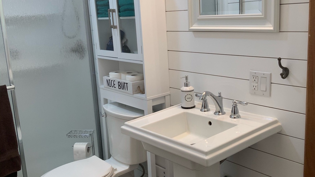 Photo of Bathroom in Broaddus