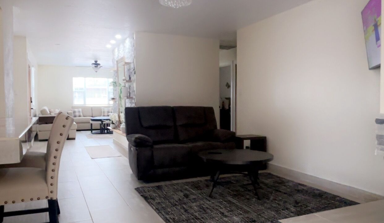 Photo of Livingroom in Gallup
