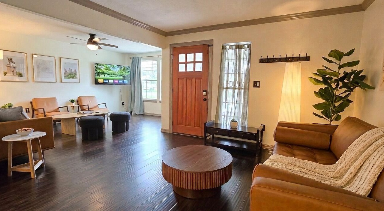 Photo of Livingroom in Greater Heights