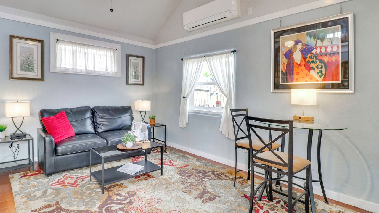 Photo of Livingroom in South Broadway