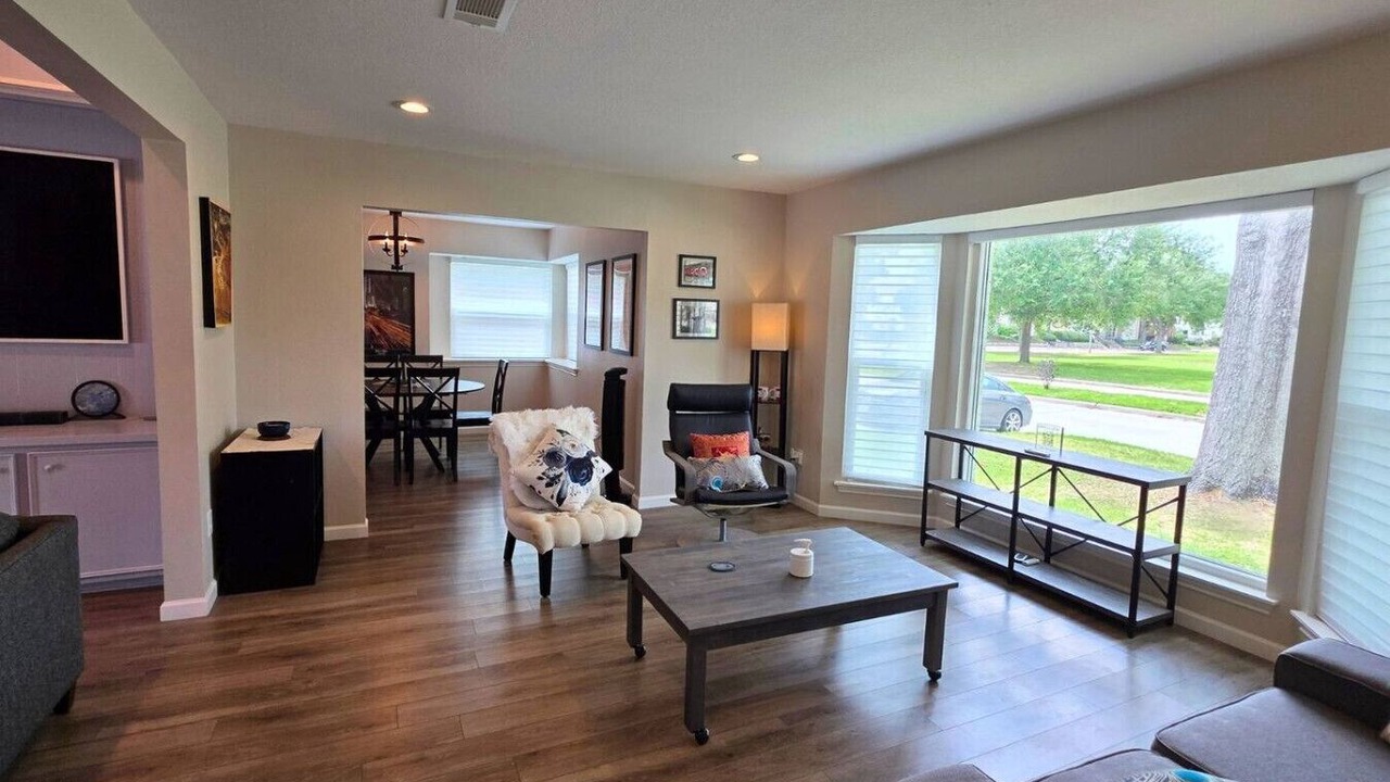 Photo of Livingroom in Nassau Bay