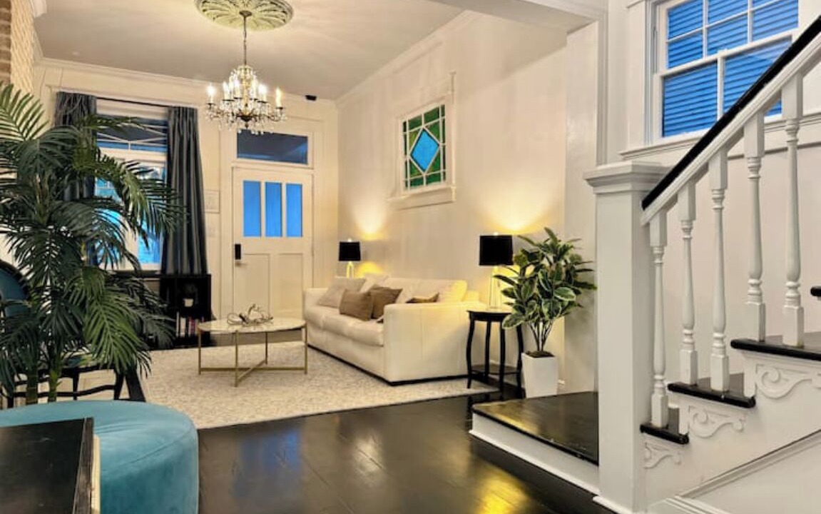 Photo of Livingroom in Mid-City
