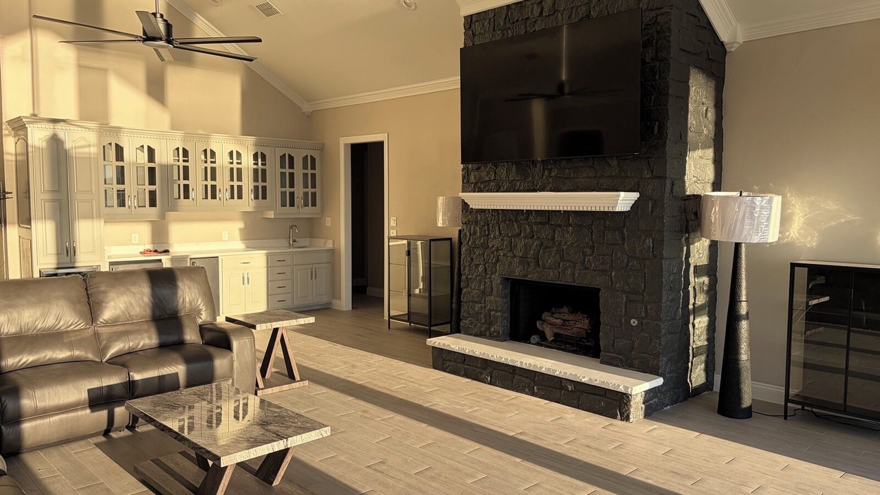 Photo of Livingroom in Eureka