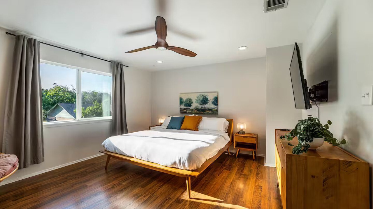 Photo of Bedroom in North Austin Civic Association