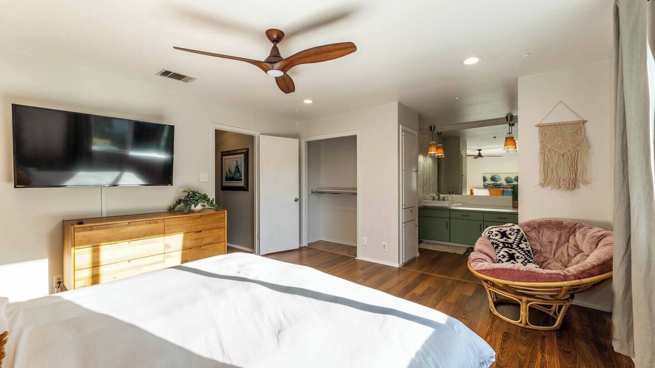 Photo of Bedroom in North Austin Civic Association