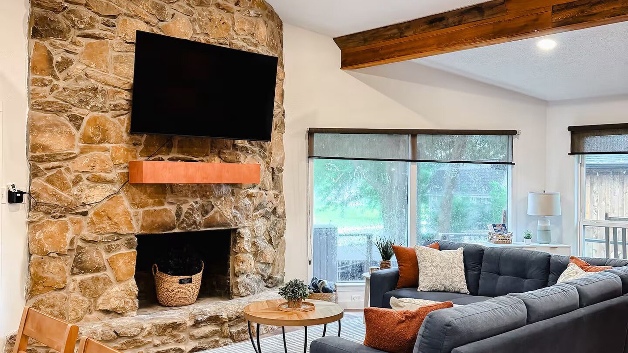 Photo of Livingroom in Cedar Creek Reservoir