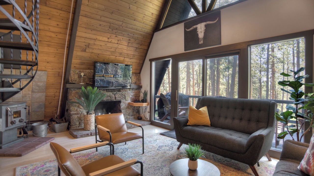 Photo of Livingroom in Forest Lakes