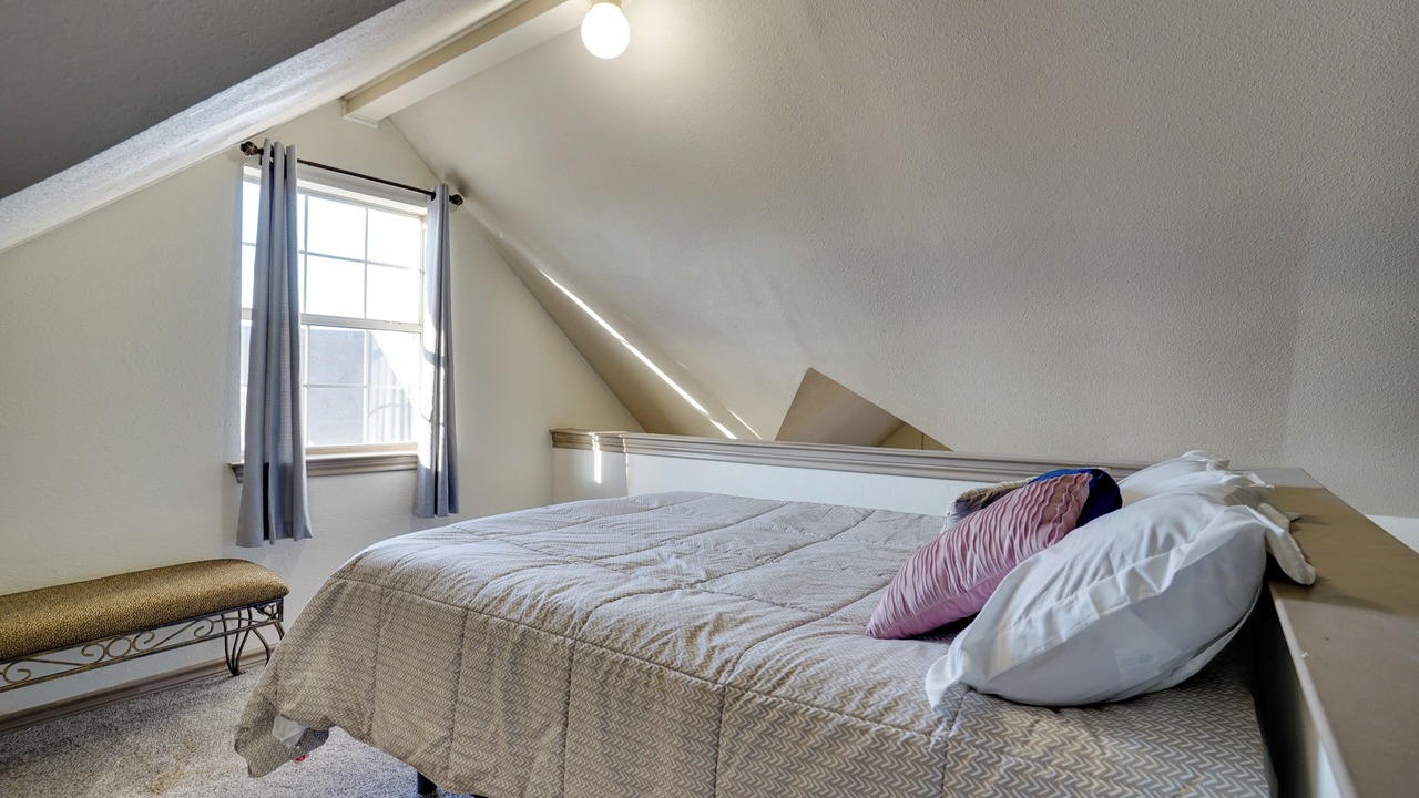 Photo of Bedroom in Handley