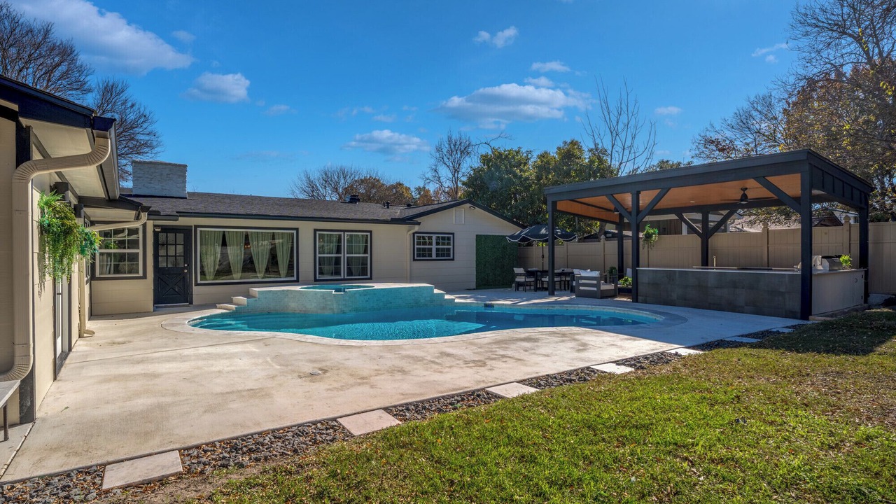 Photo of Outdoor in Vance Jackson
