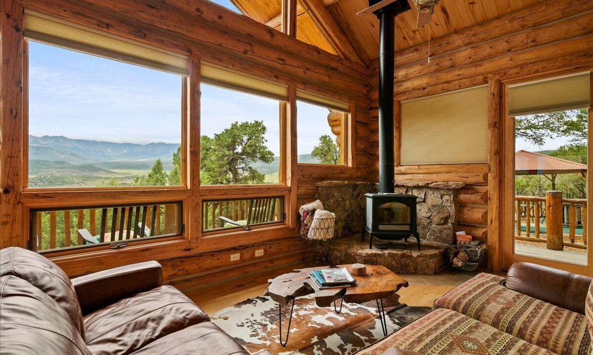 Photo of Livingroom in Pleasant Valley