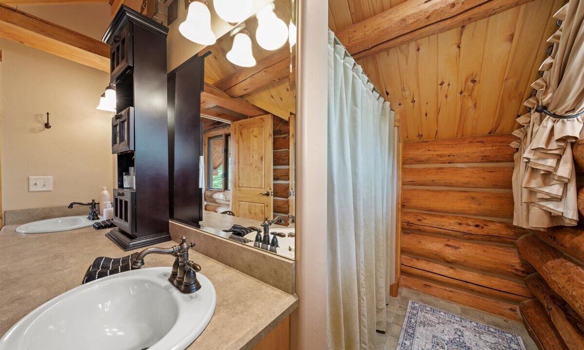 Photo of Bathroom in Pleasant Valley