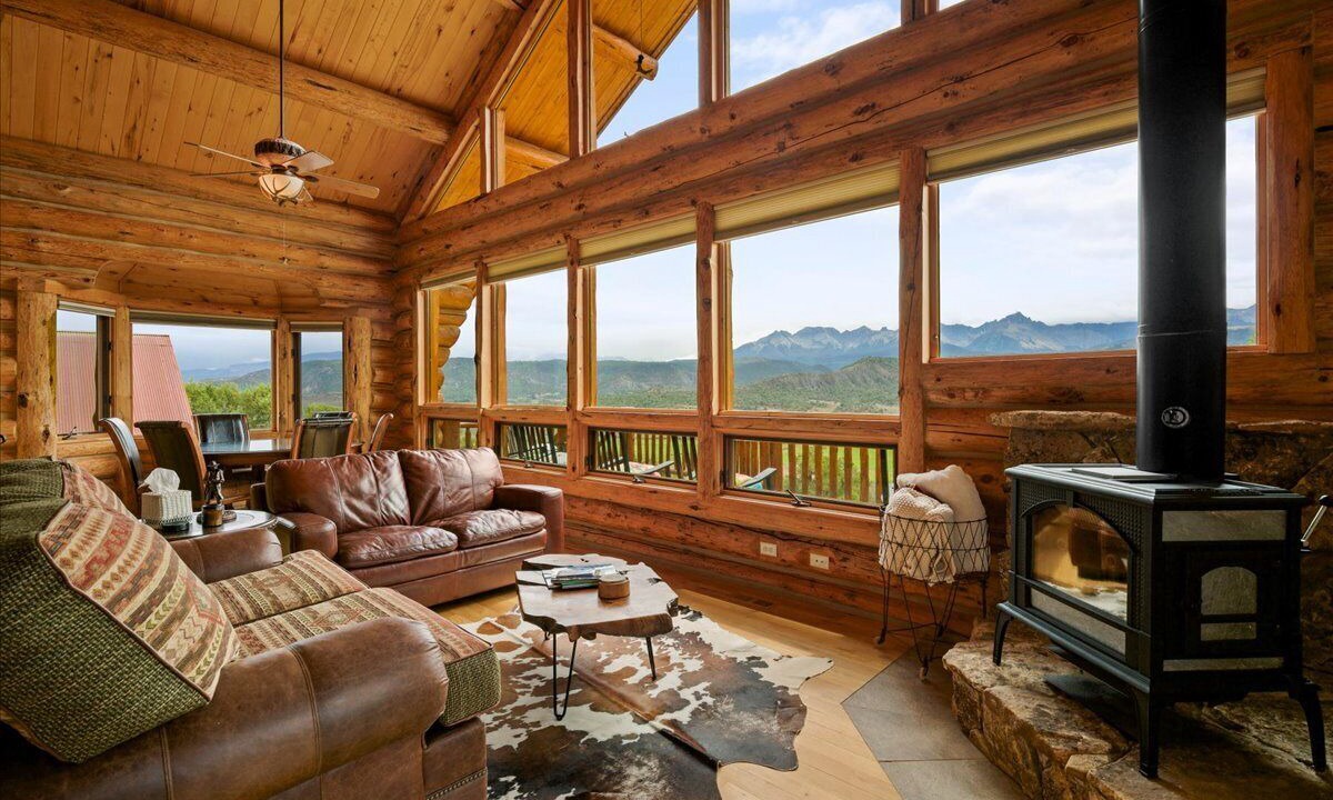 Photo of Livingroom in Pleasant Valley