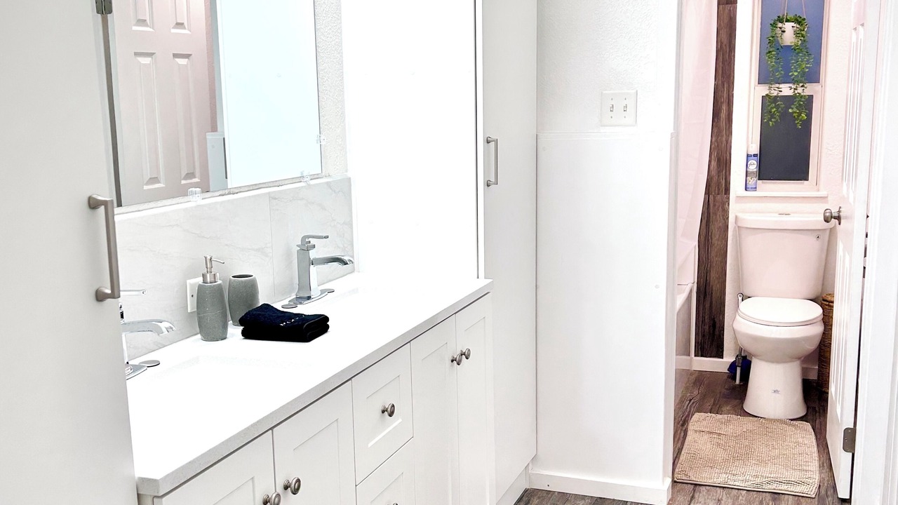 Photo of Bathroom in Aztec