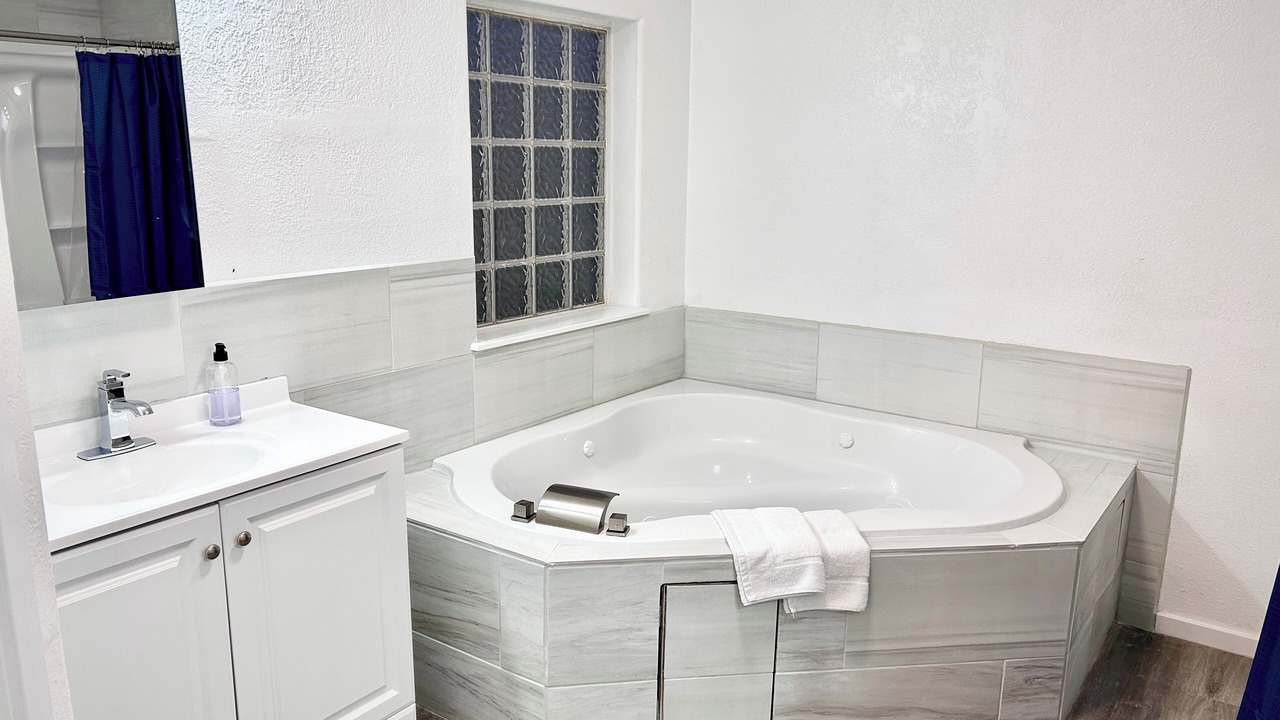 Photo of Bathroom in Aztec
