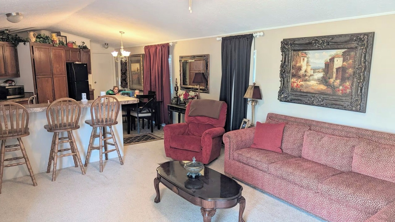 Photo of Livingroom in May