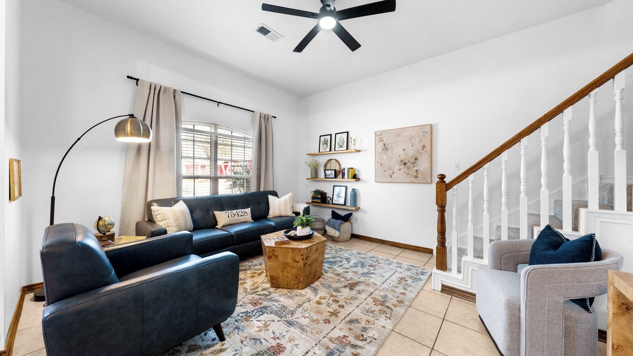 Photo of Livingroom in Commerce