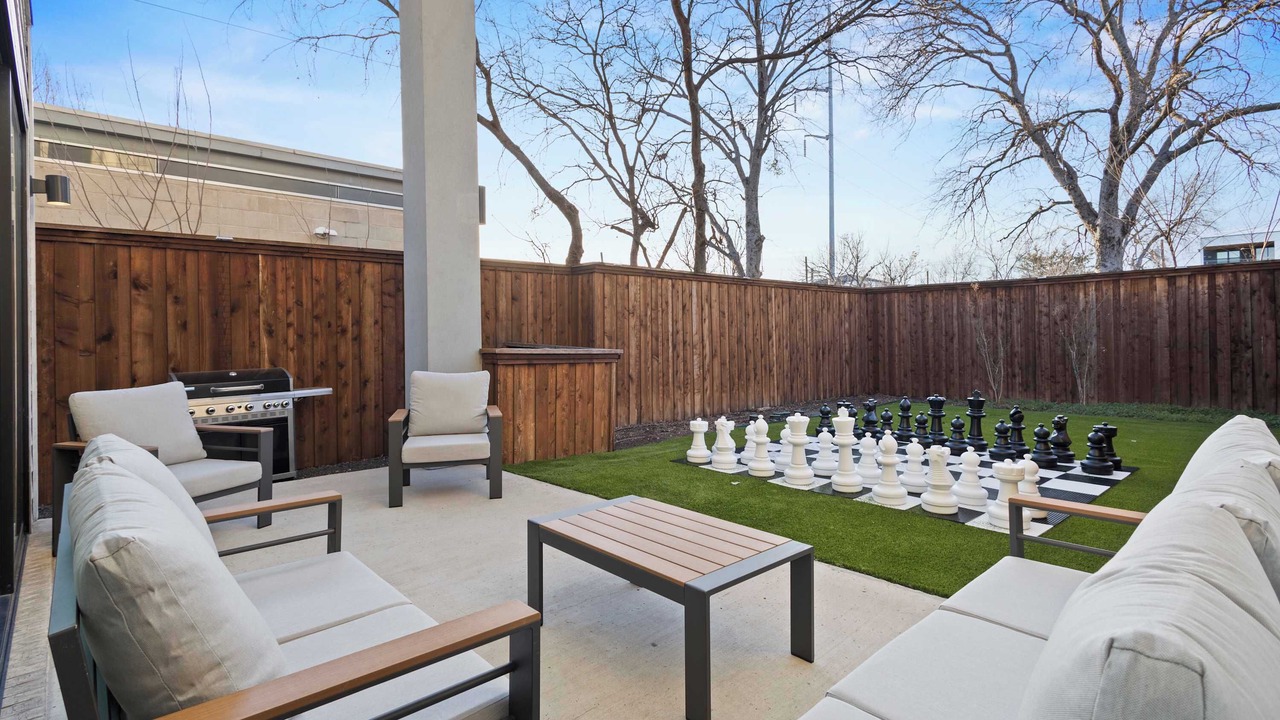 Photo of Outdoor in Oak Lawn