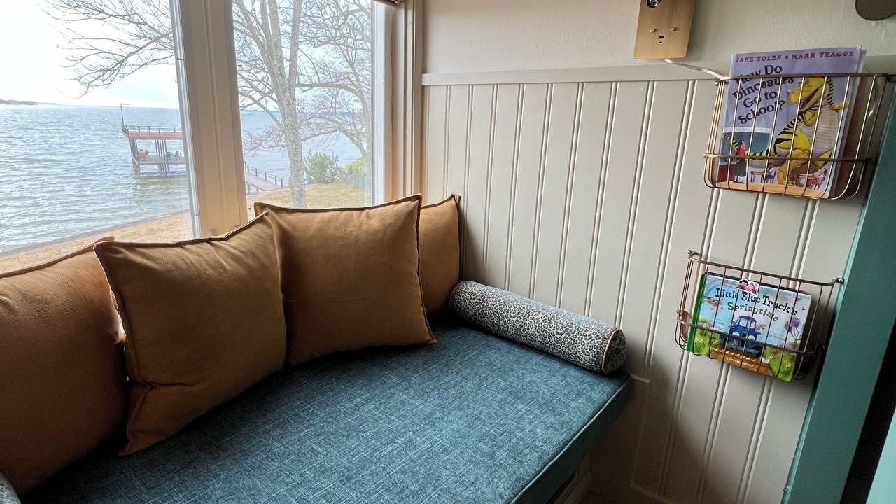 Photo of Livingroom in Cedar Creek Reservoir