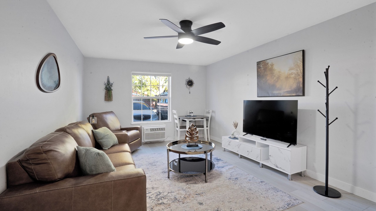 Photo of Livingroom in Aztec