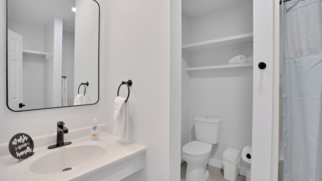 Photo of Bathroom in Aztec