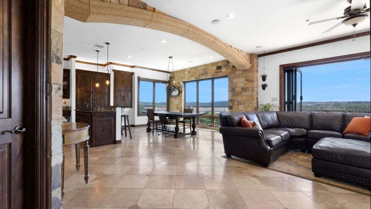 Photo of Livingroom in Apache Shores