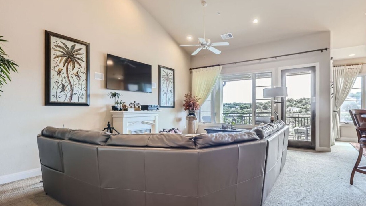 Photo of Livingroom in Lakeway