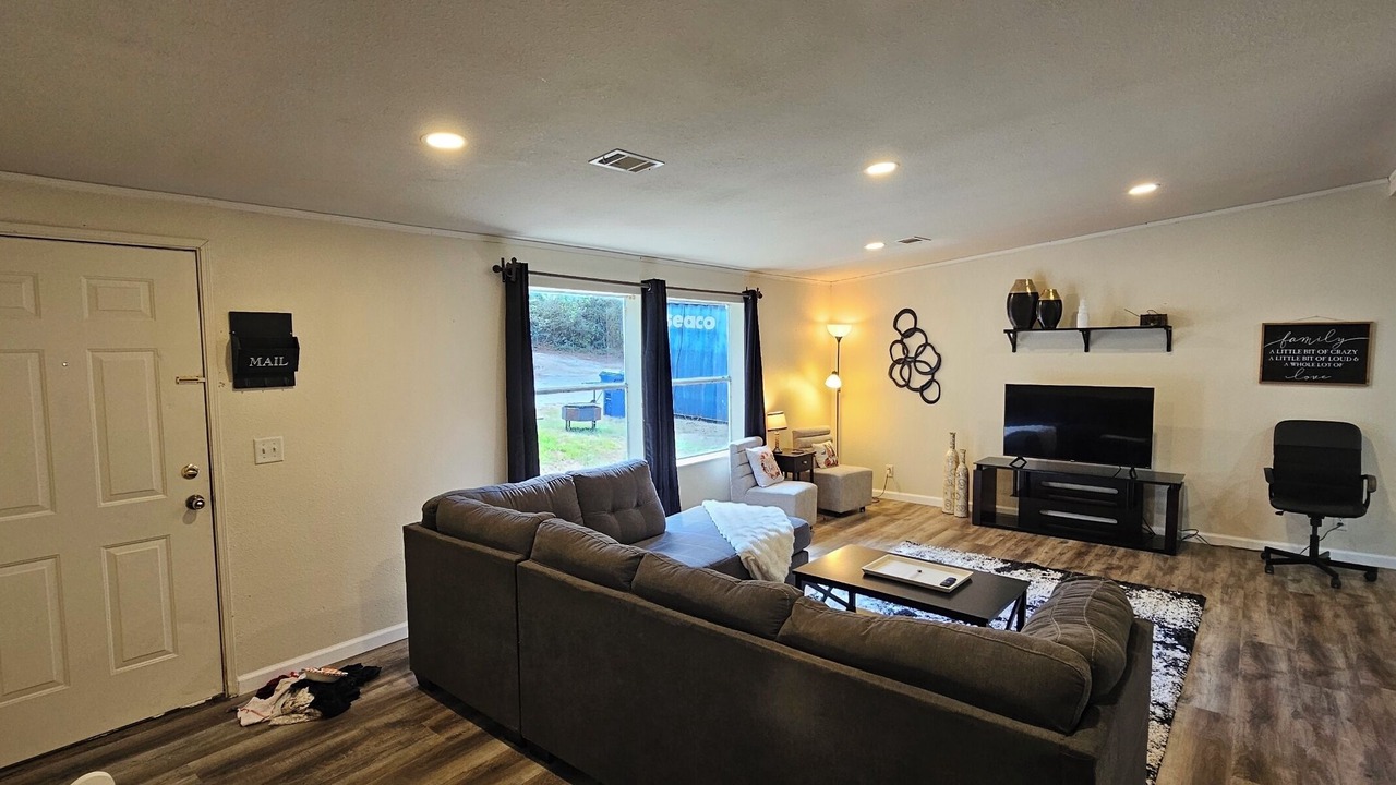 Photo of Livingroom in Navasota