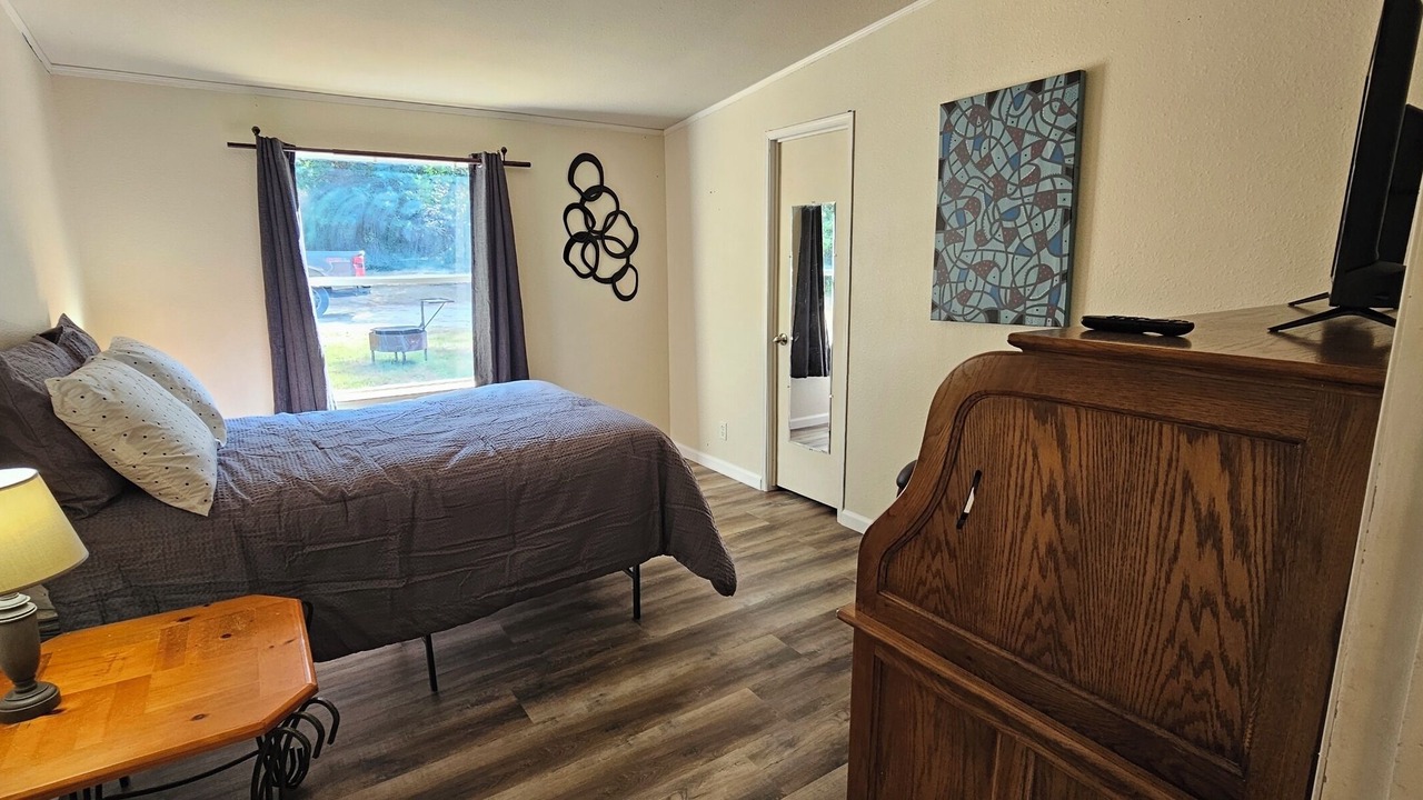 Photo of Bedroom in Navasota