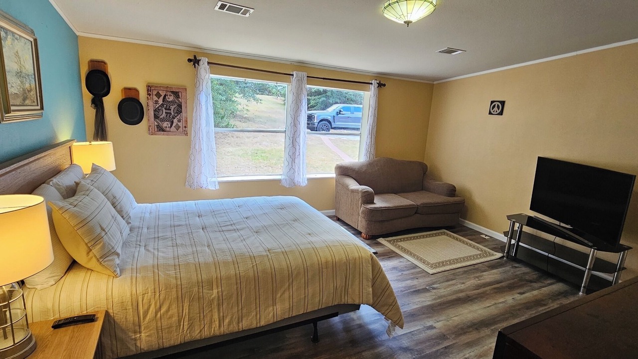 Photo of Bedroom in Navasota