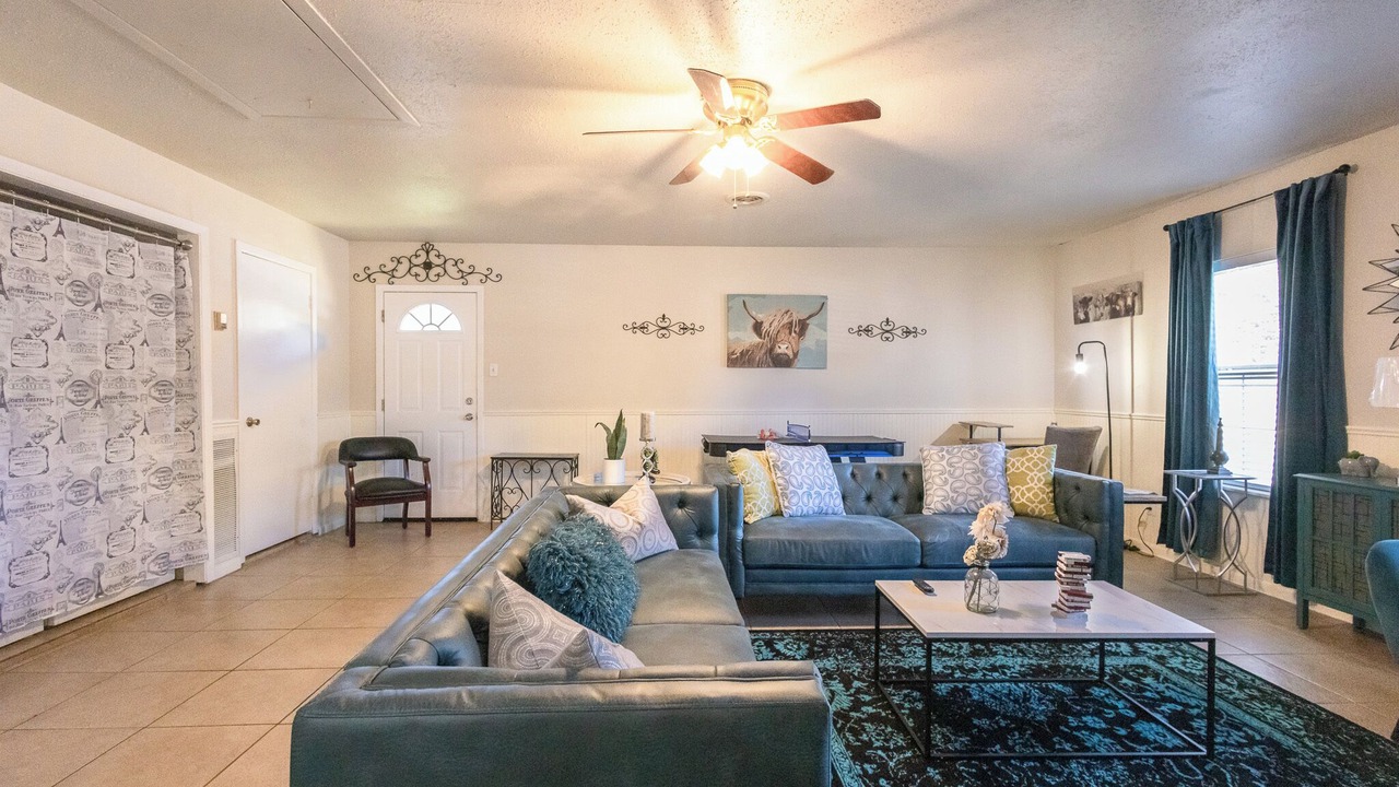 Photo of Livingroom in College Station