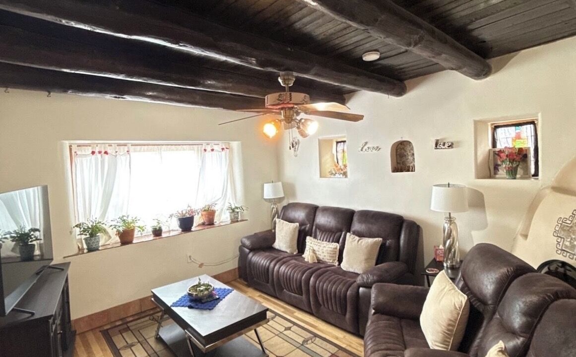 Photo of Livingroom in Sawmill Area