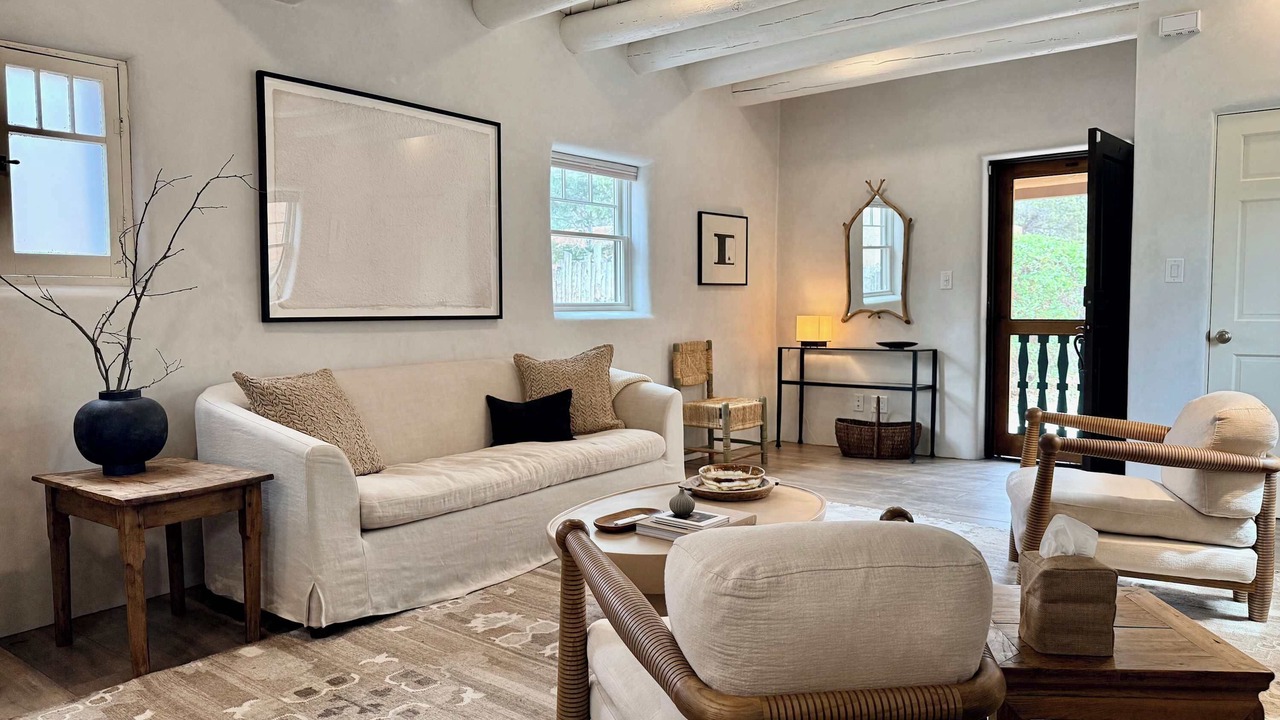 Photo of Livingroom in Historic Eastside
