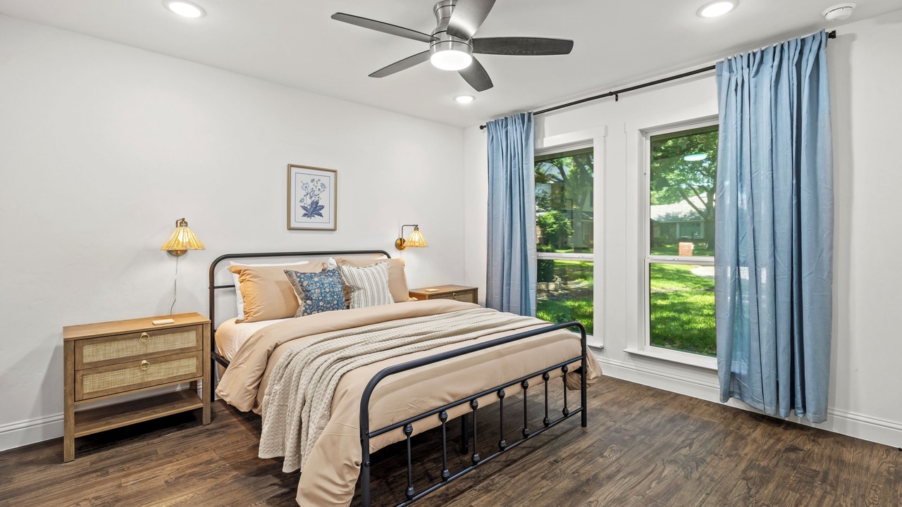 Photo of Bedroom in Lake Highlands