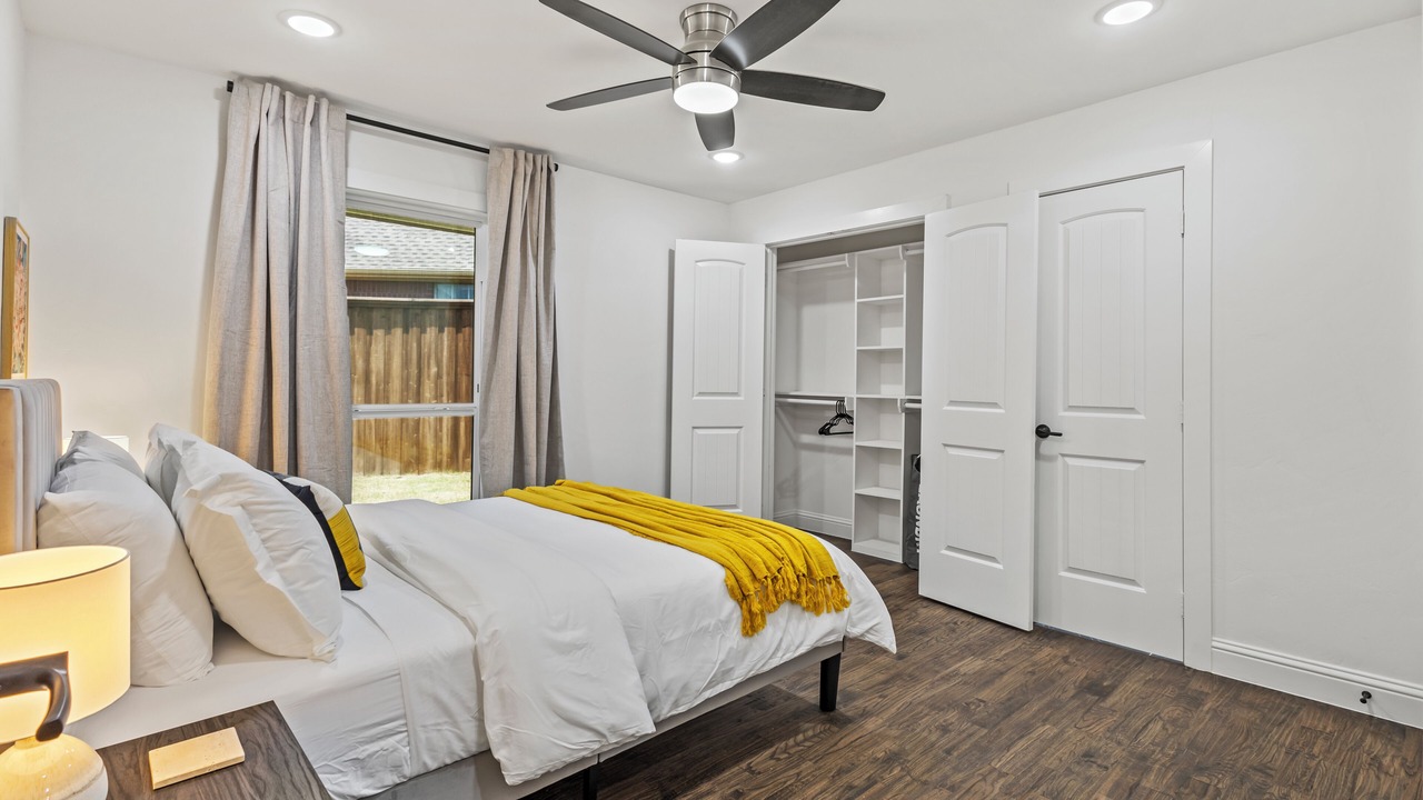 Photo of Bedroom in Lake Highlands