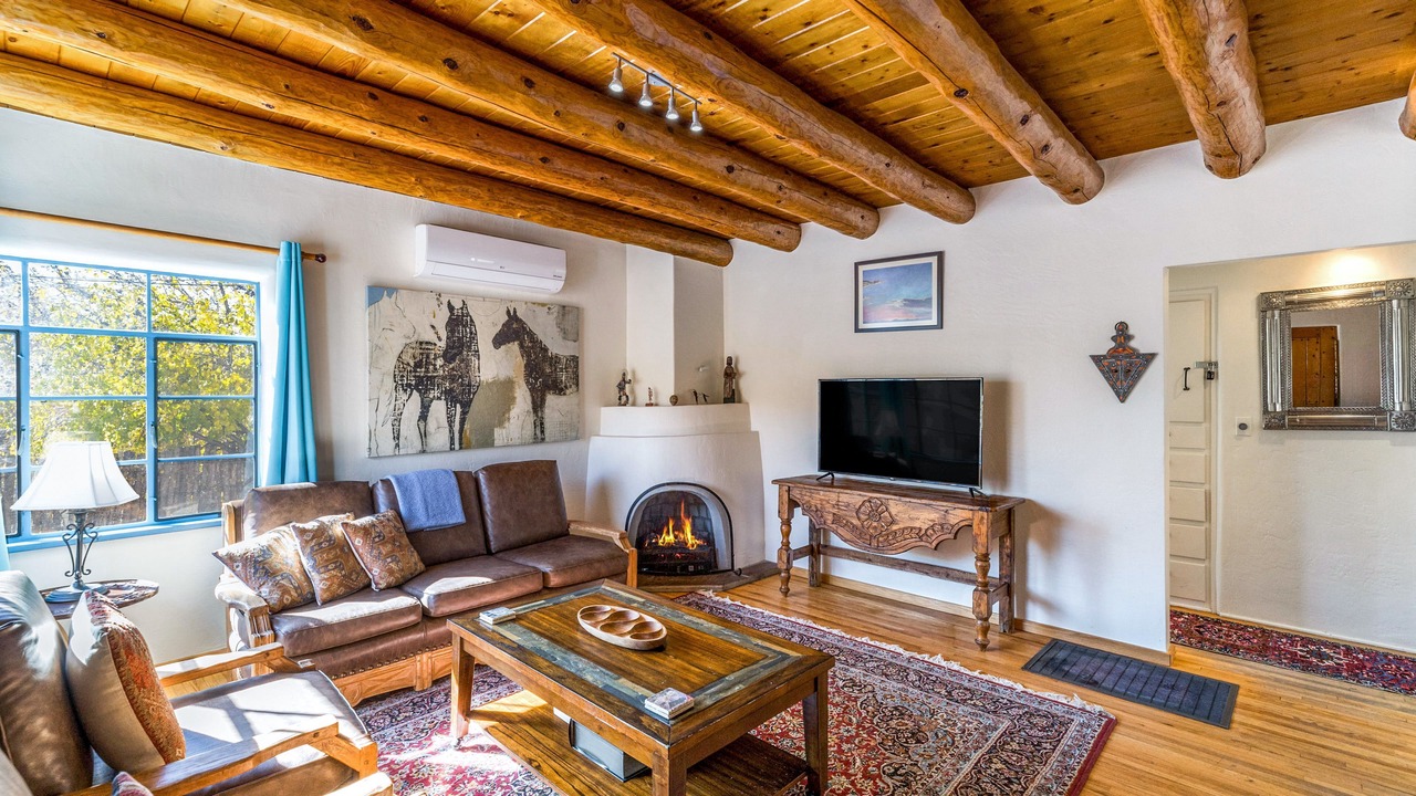 Photo of Livingroom in Historic Eastside